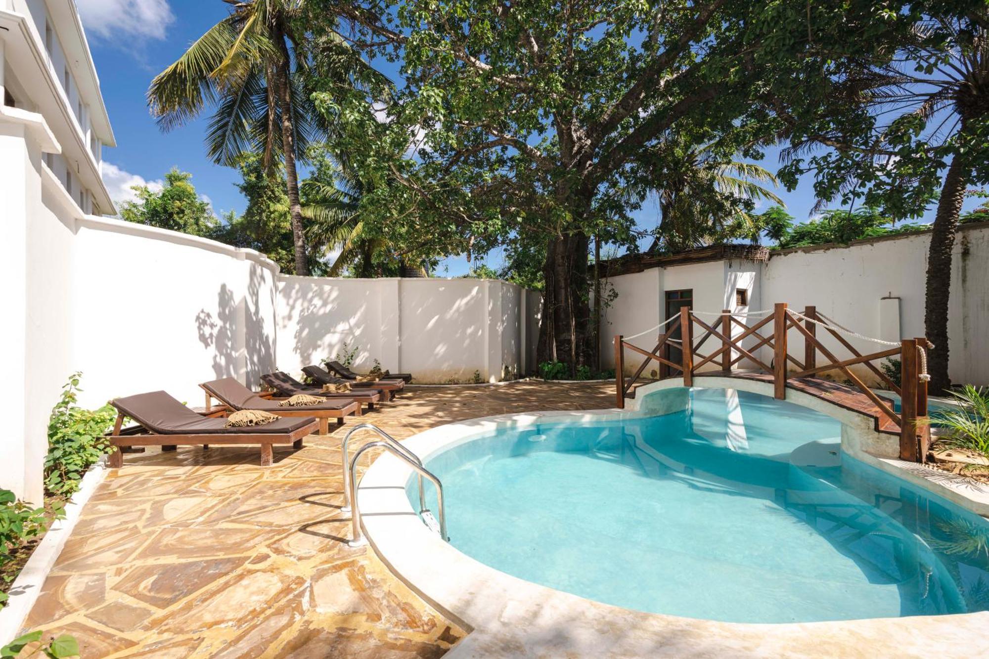 Tasneem Islamic Luxury Suites Jambiani  Exterior photo